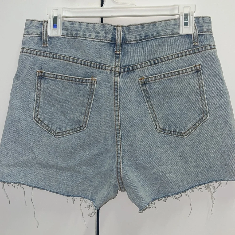 Shorts - Picture 3 of 4